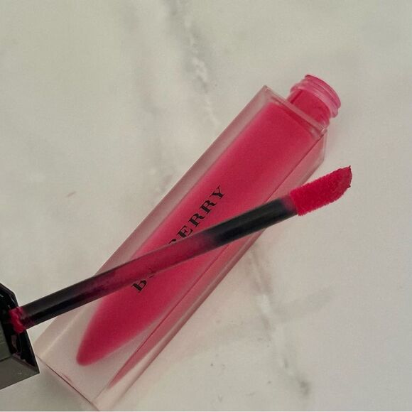 Burberry Lip Velvet Magenta 33 Lip Color Matte Gloss Pink New - Picture 4 of 5